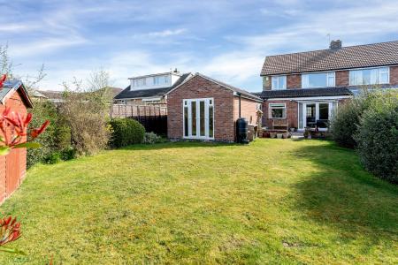 3 bedroom Semi-detached house for sale in No Onward Chain at Ferneley Cres, Melton Mowbray, LE13 1RZ