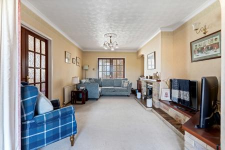 3 bedroom Semi-detached house for sale in No Onward Chain at Ferneley Cres, Melton Mowbray, LE13 1RZ