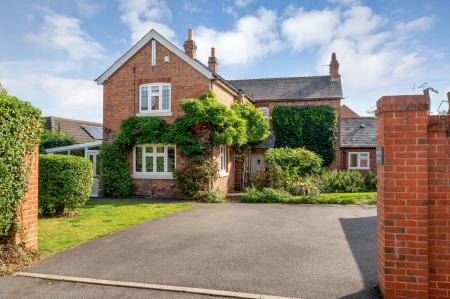 4 bedroom Detached house for sale in Ferndale House, Main Street, Asfordby, LE14 3RZ