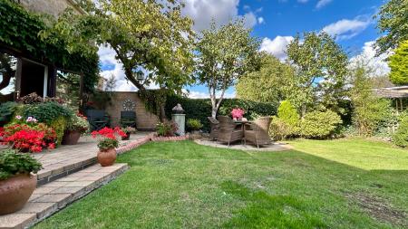 4 bedroom Detached house for sale in Fantastic Norfolk Drive Family Home, Melton Mowbray,LE13 0AZ