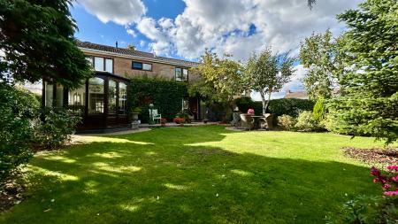 4 bedroom Detached house for sale in Fantastic Norfolk Drive Family Home, Melton Mowbray,LE13 0AZ