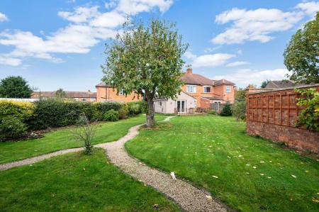 Stunning Garden on Oak Road, Melton Mowbray, LE13 1BD