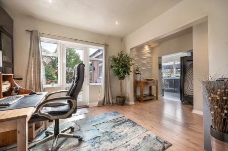 3 bedroom Semi-detached house for sale in Stunning Garden on Oak Road, Melton Mowbray, LE13 1BD