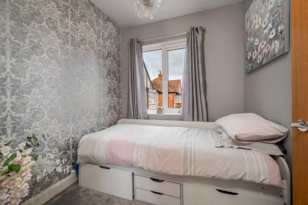 3 bedroom Semi-detached house for sale in Stunning Garden on Oak Road, Melton Mowbray, LE13 1BD