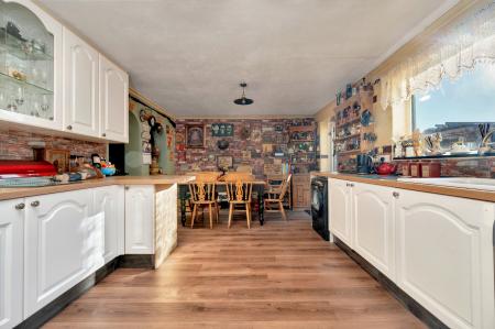 4 bedroom Detached house for sale in Spacious Home on Redbrook Crescent, Melton, LE13 0EU