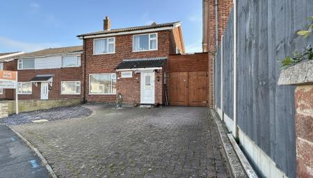 4 bedroom Detached house for sale in Spacious Home on Redbrook Crescent, Melton, LE13 0EU