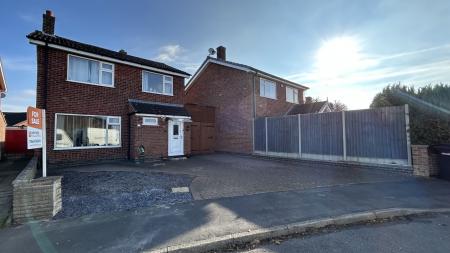 4 bedroom Detached house for sale in Spacious Home on Redbrook Crescent, Melton, LE13 0EU