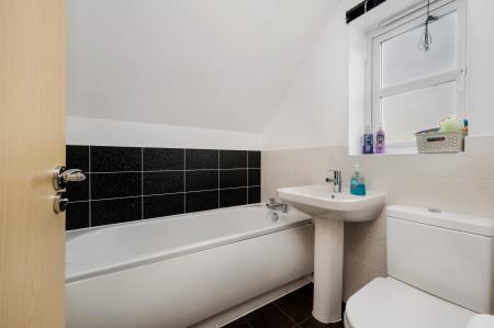 4 bedroom Town house for sale in Versatile Family Home on Rossiter Close, Melton, LE13 0NZ