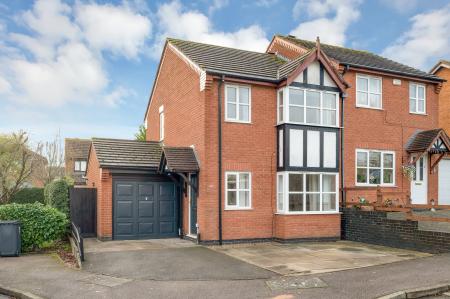 Re-Decorated Home on Meadowsweet Close, Melton, LE13 0FT