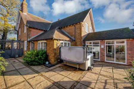 4 bedroom Detached house for sale in Generous Garden at The Oaks at Goadby Marwood, LE14 4LN