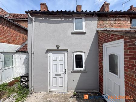 2 bedroom Terraced House for sale in Albion Street, Newark