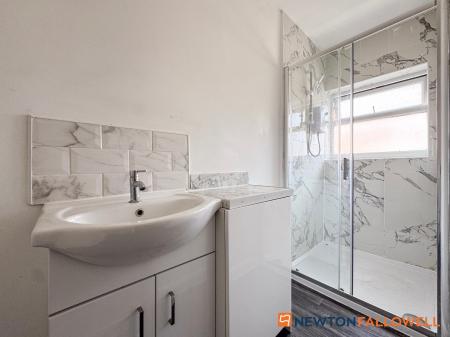 2 bedroom Terraced House for sale in Albion Street, Newark