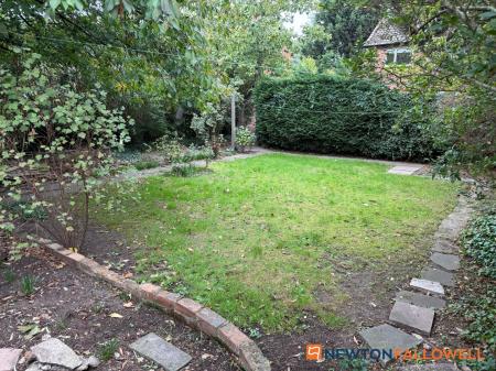 2 bedroom Flat for sale in Ash Road, Newark