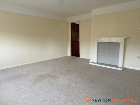 2 bedroom Flat for sale in Ash Road, Newark