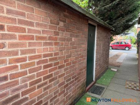 2 bedroom Flat for sale in Ash Road, Newark