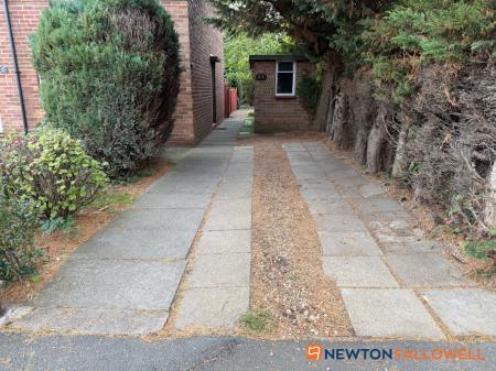 2 bedroom Flat for sale in Ash Road, Newark