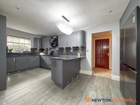 5 bedroom Detached house for sale in Bells Court, Carlton-le-Moorland