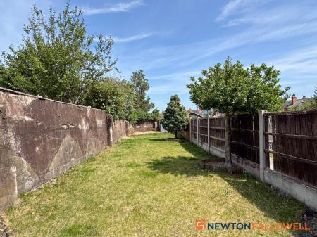 3 bedroom End of terrace house for sale in Boundary Road, Newark
