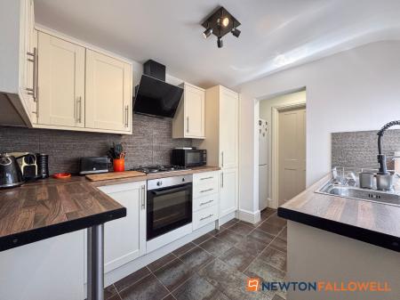 3 bedroom End of terrace house for sale in Boundary Road, Newark