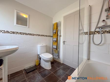 3 bedroom End of terrace house for sale in Boundary Road, Newark