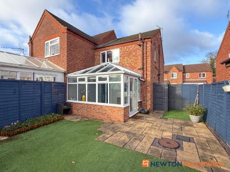 3 bedroom Semi-detached house for sale in Cannon Close, Newark
