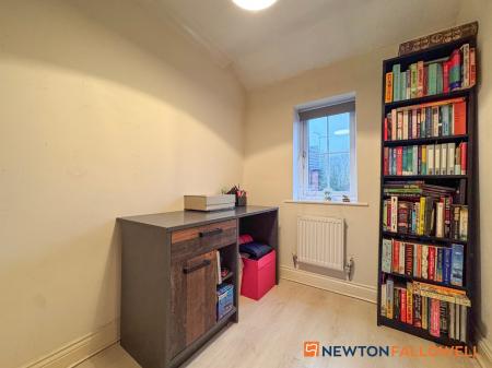 3 bedroom Semi-detached house for sale in Cannon Close, Newark