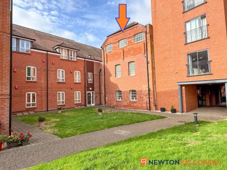 2 bedroom Flat for sale in The Courtyard, Castle Brewery, Newark
