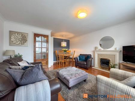 3 bedroom Town house for sale in Cludd Avenue, Newark