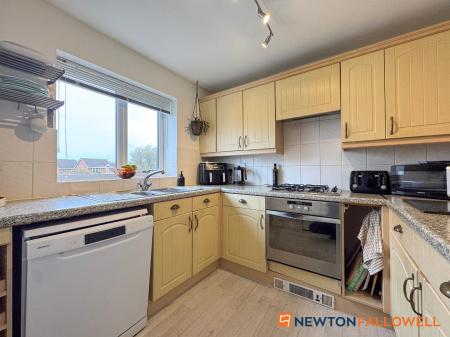 3 bedroom Town house for sale in Cludd Avenue, Newark