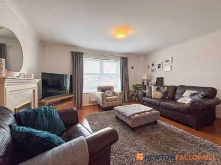 3 bedroom Town house for sale in Cludd Avenue, Newark