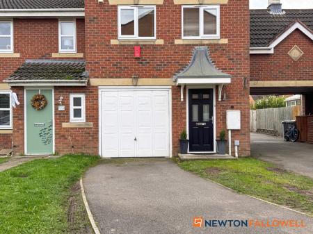 3 bedroom Town house for sale in Cludd Avenue, Newark