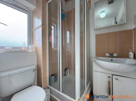 3 bedroom Town house for sale in Cludd Avenue, Newark