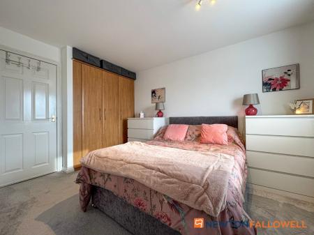 3 bedroom Town house for sale in Cludd Avenue, Newark