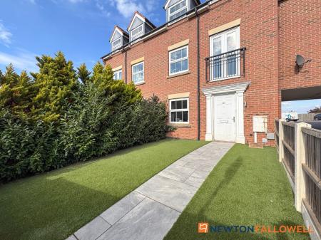 4 bedroom Town house for sale in Dale Crescent, Fernwood