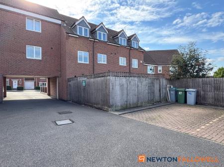 4 bedroom Town house for sale in Dale Crescent, Fernwood