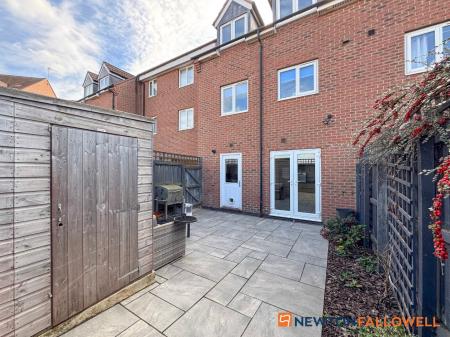 4 bedroom Town house for sale in Dale Crescent, Fernwood