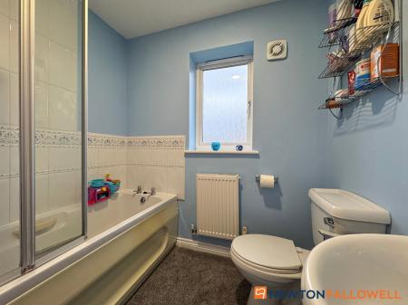 3 bedroom End of terrace house for sale in Emmendingen Avenue, Newark