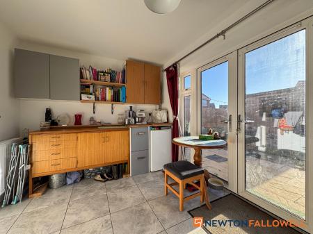 2 bedroom End of terrace house for sale in Flaxley Lane, Newark