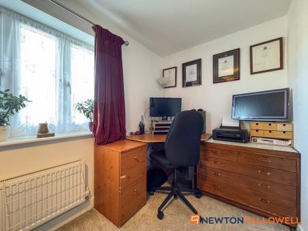 2 bedroom End of terrace house for sale in Flaxley Lane, Newark