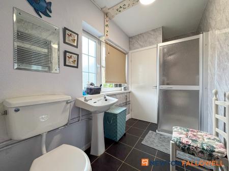 4 bedroom Detached house for sale in Gainsborough Road, Winthorpe