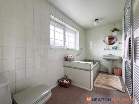 4 bedroom Detached house for sale in Gainsborough Road, Winthorpe