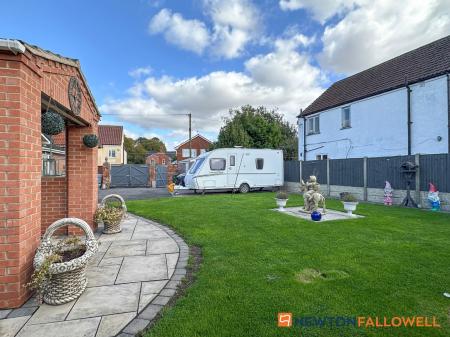 4 bedroom Detached bungalow for sale in Glovers Lane, Balderton