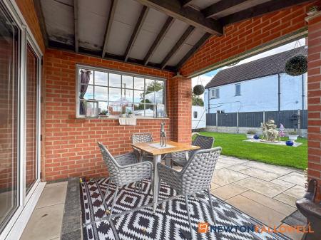 4 bedroom Detached bungalow for sale in Glovers Lane, Balderton