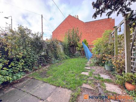 3 bedroom Terraced House for sale in Harcourt Street, Newark