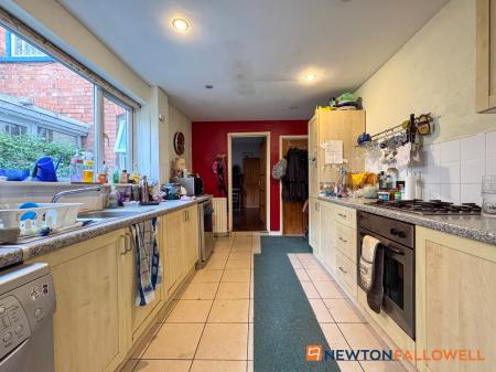 3 bedroom Terraced House for sale in Harcourt Street, Newark