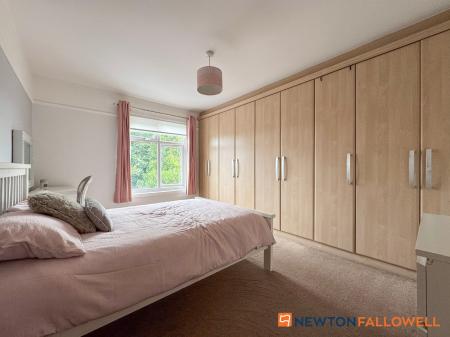 4 bedroom Semi-detached house for sale in Harewood Avenue, Newark