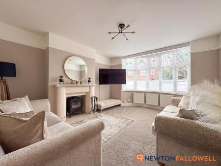 4 bedroom Semi-detached house for sale in Harewood Avenue, Newark