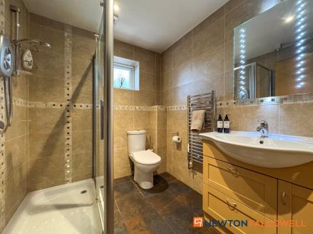 4 bedroom Semi-detached house for sale in Harewood Avenue, Newark