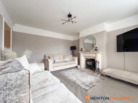 4 bedroom Semi-detached house for sale in Harewood Avenue, Newark
