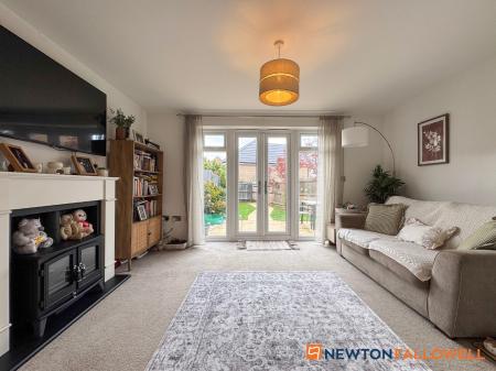 2 bedroom End of terrace house for sale in Hunters Road, Fernwood